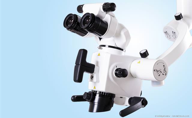 Op-Mikroskop: Wurzelbehandlung mit starker Vergrößerung